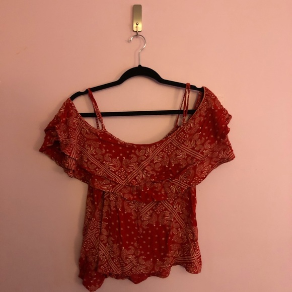 Off-The-Shoulder Red Pattern Top - Picture 2 of 2